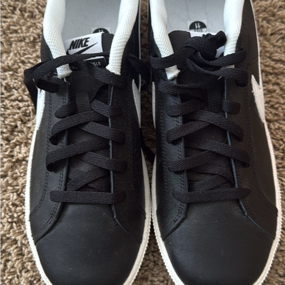 Nike Men's Black and White Sneakers